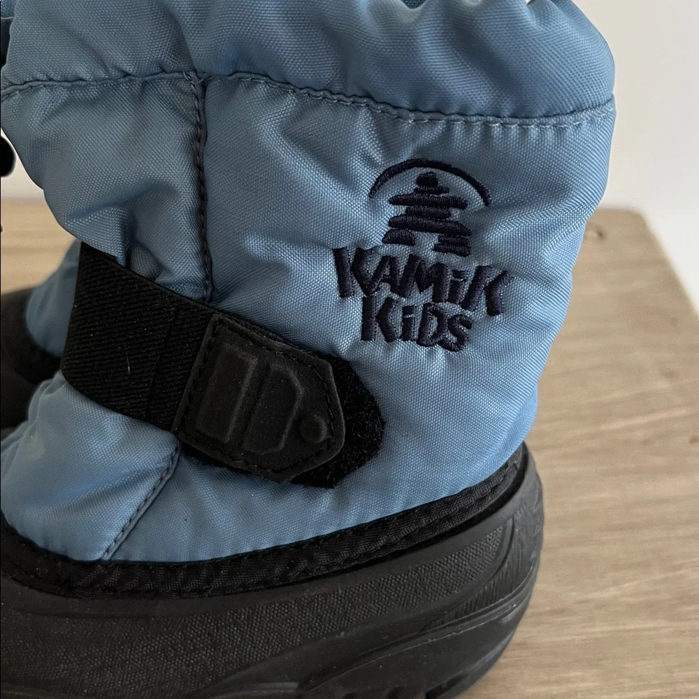 Kamik kids winter/snow boot with velcro and toggle. Excellent condition.